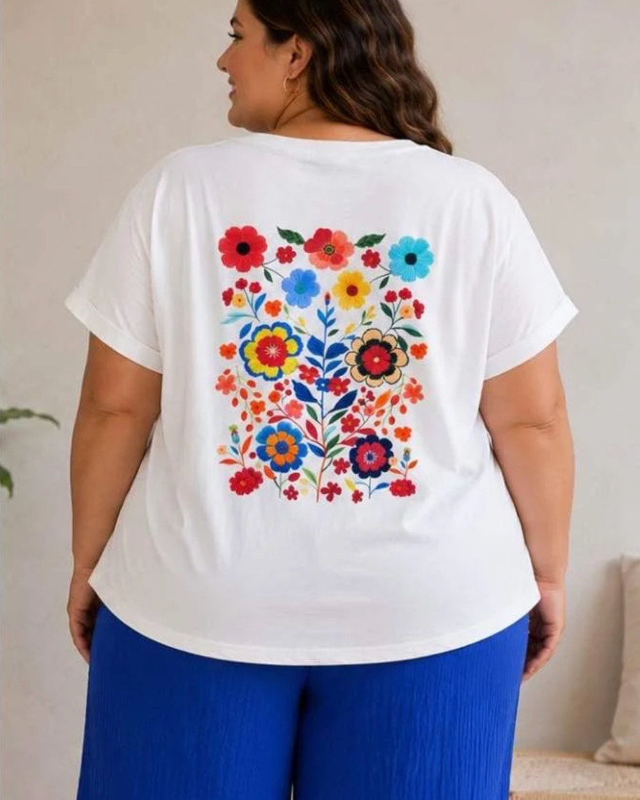 t-shirt femme, t-shirt bohème, t-shirt fleuri, look bohème chic, mode femme grande taille, t-shirt col v, tendance été, boutique femme, t-shirt coloré, style casual chic