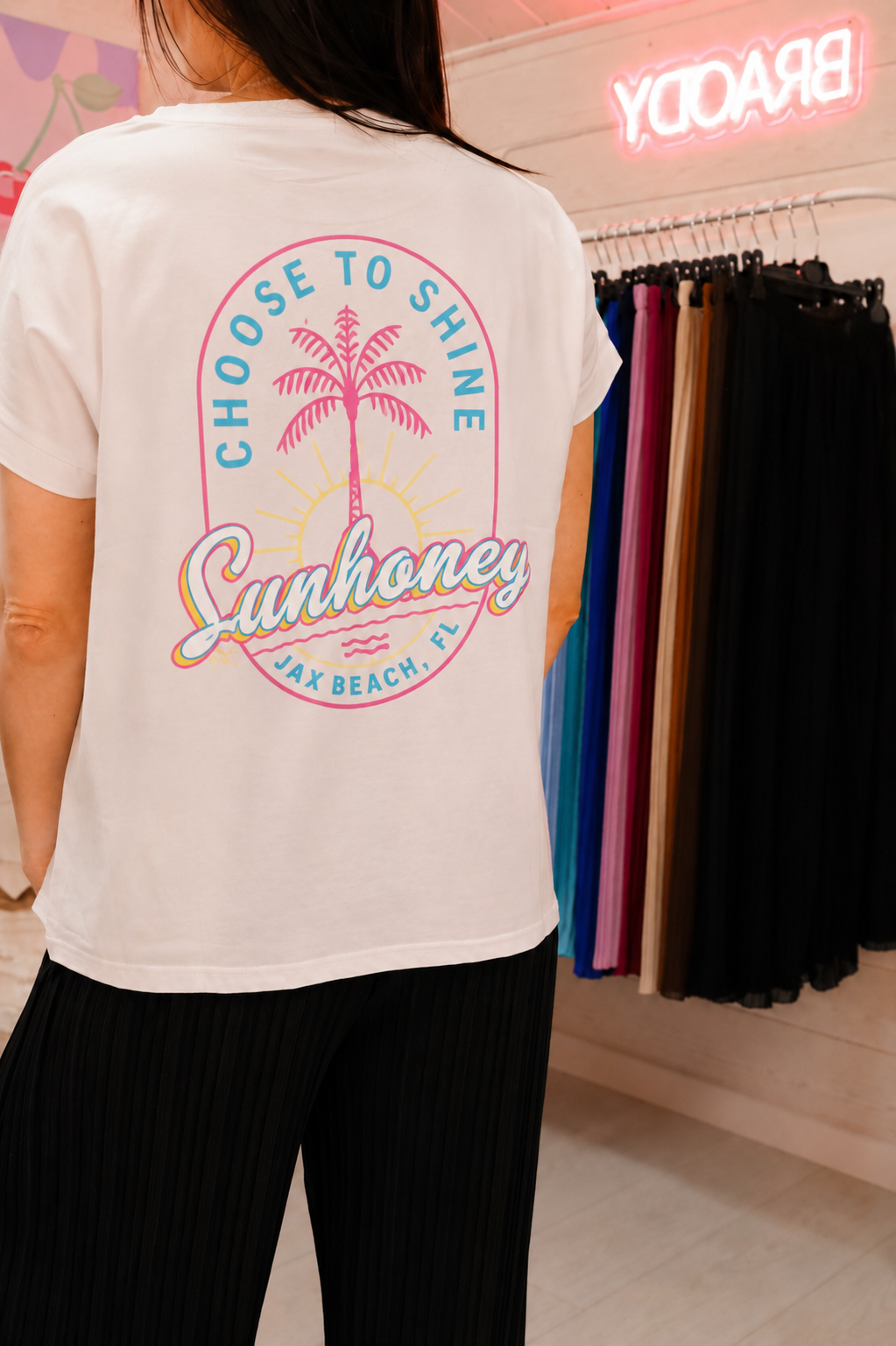 t-shirt femme, t-shirt imprimé, sunhoney, t-shirt coton femme, mode femme tendance, look casual chic, t-shirt oversize, boutique femme, t-shirt été, beach vibes

